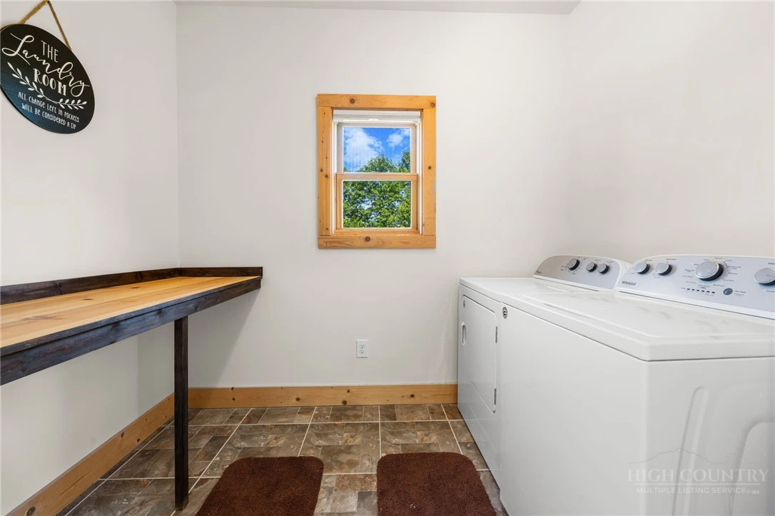 Image number 17 for the current listing