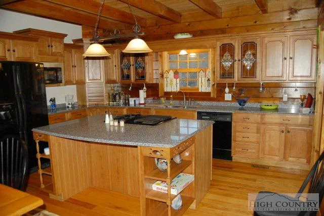 Image number 8 for the current listing