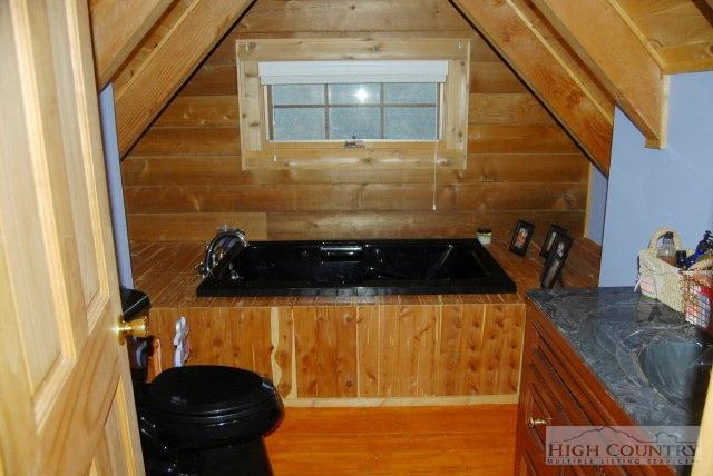 Image number 4 for the current listing