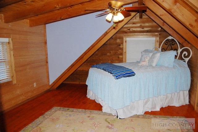 Image number 3 for the current listing