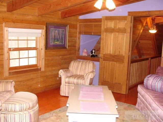 Image number 28 for the current listing