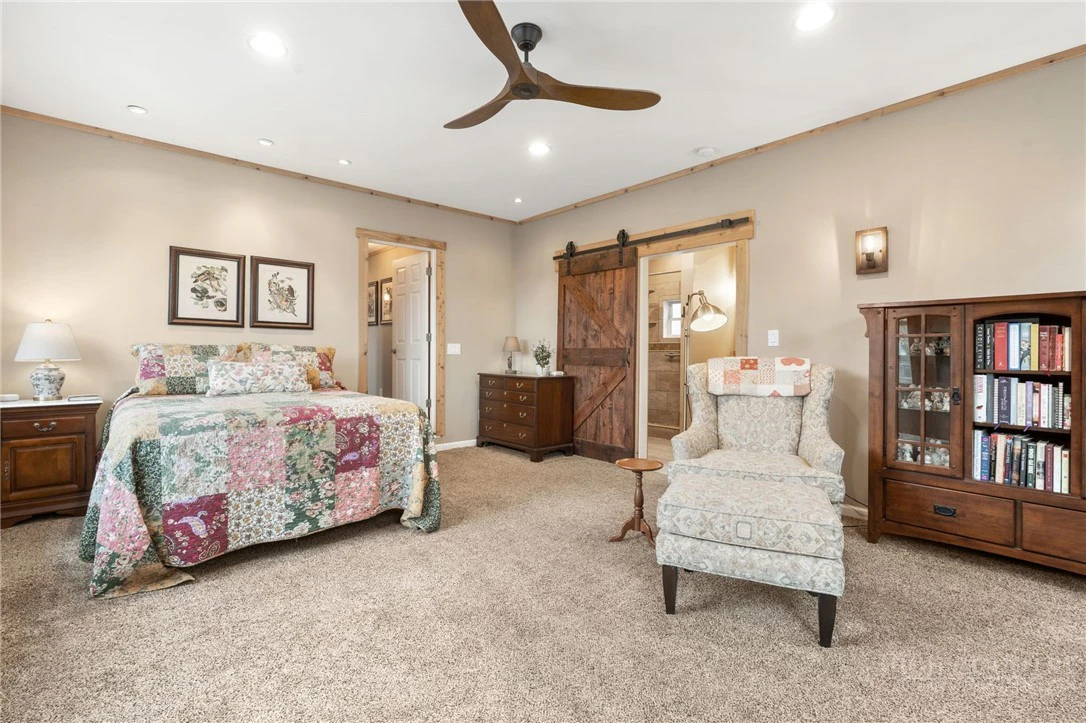 Image number 4 for the current listing