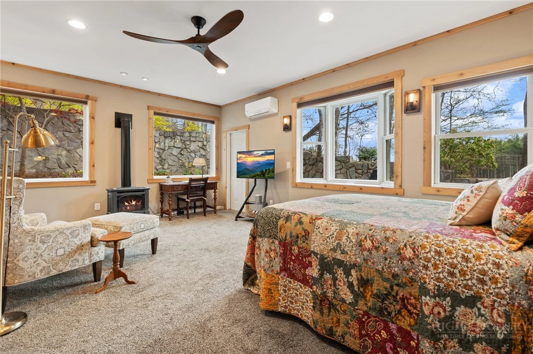 Image number 3 for the current listing