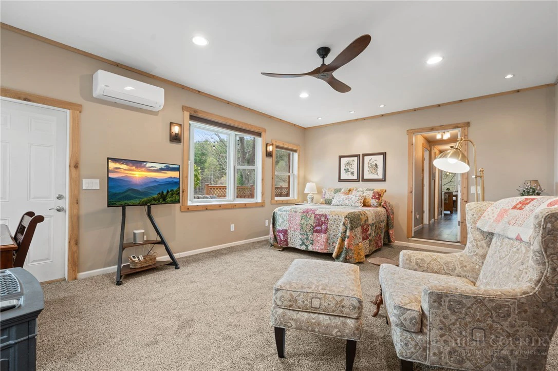 Image number 7 for the current listing