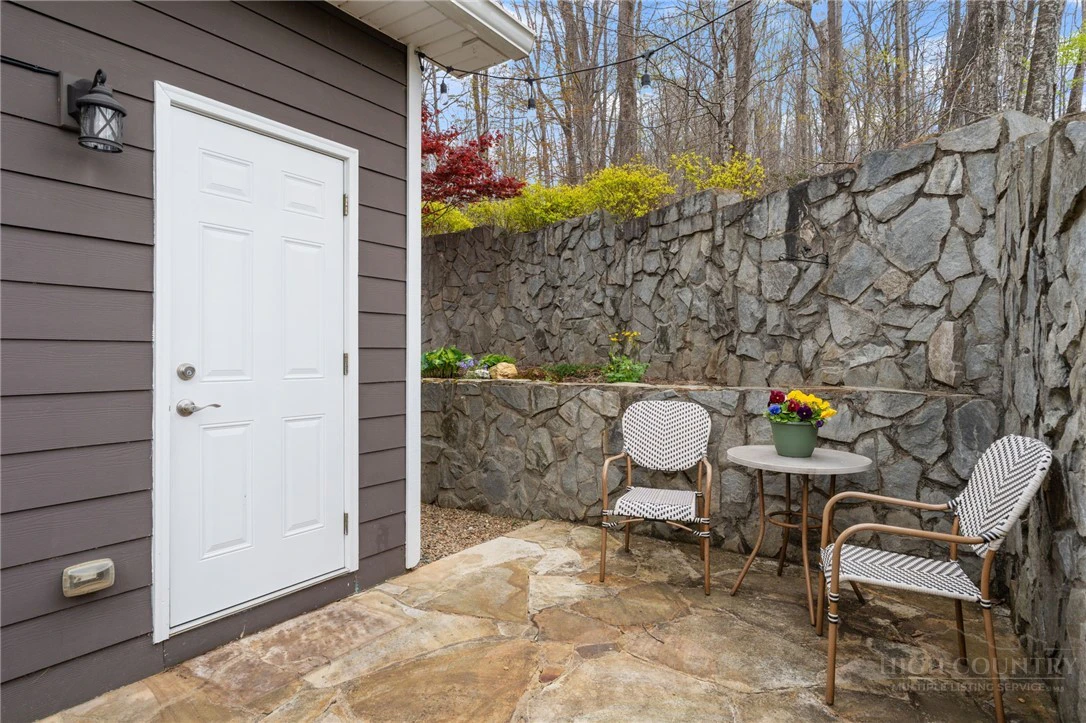Image number 14 for the current listing