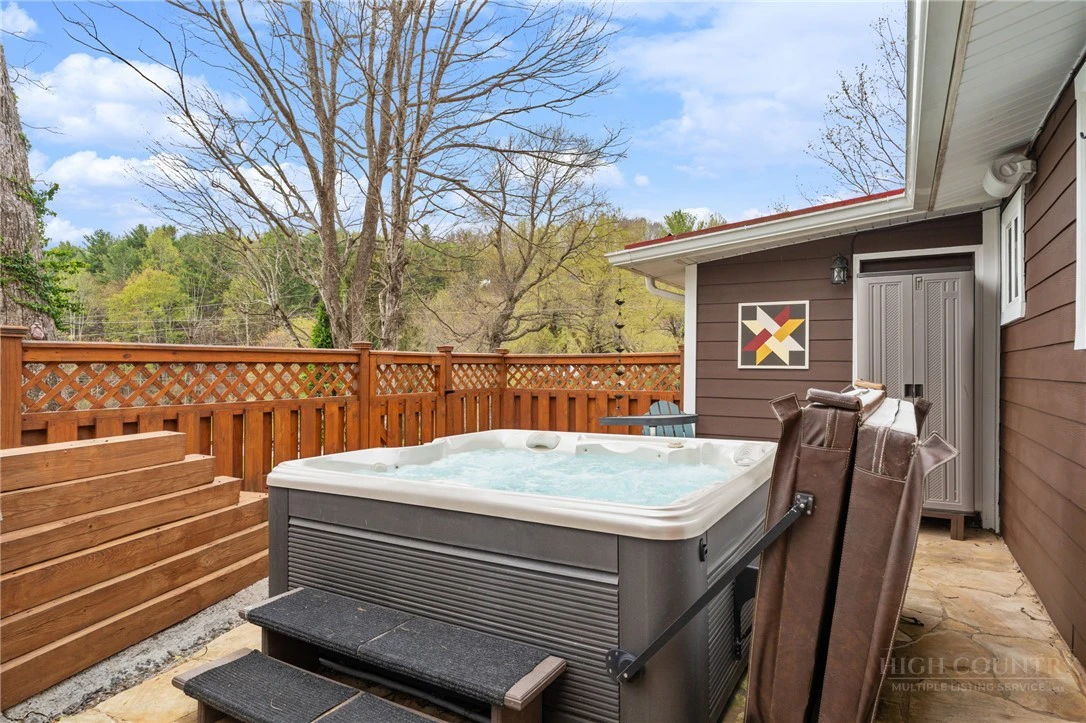 Image number 15 for the current listing