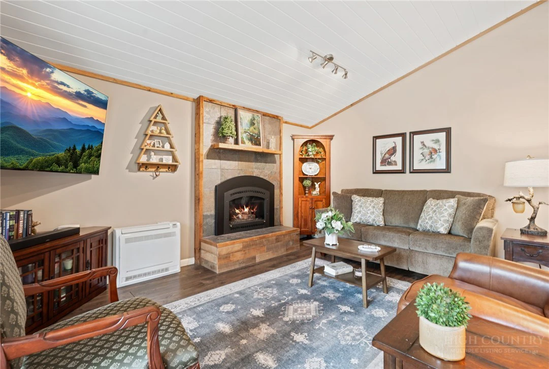 Image number 20 for the current listing