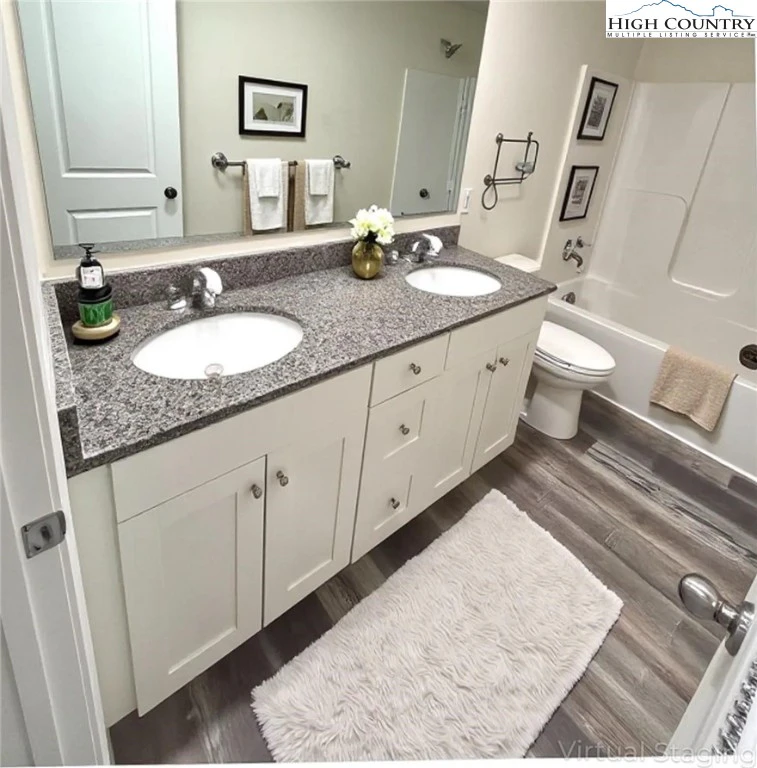 Image number 2 for the current listing