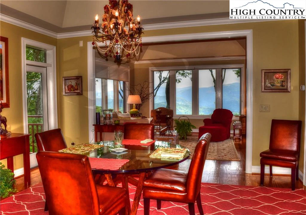 Image number 4 for the current listing