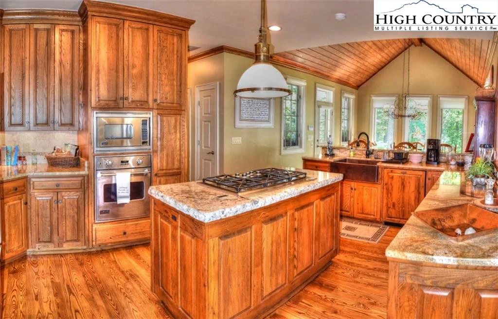 Image number 11 for the current listing