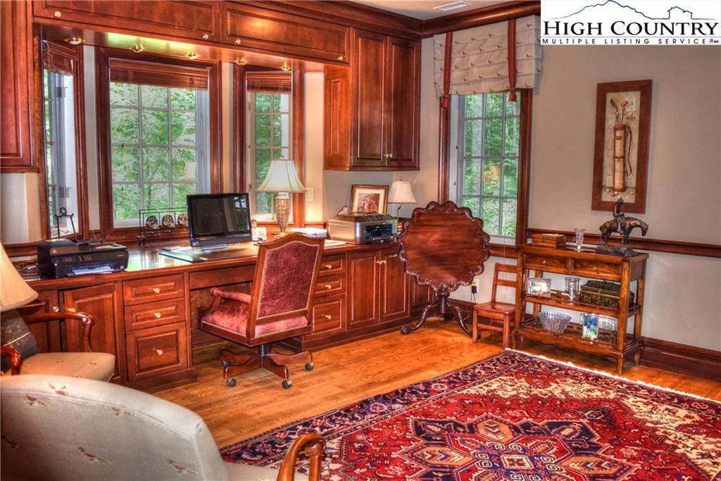 Image number 17 for the current listing