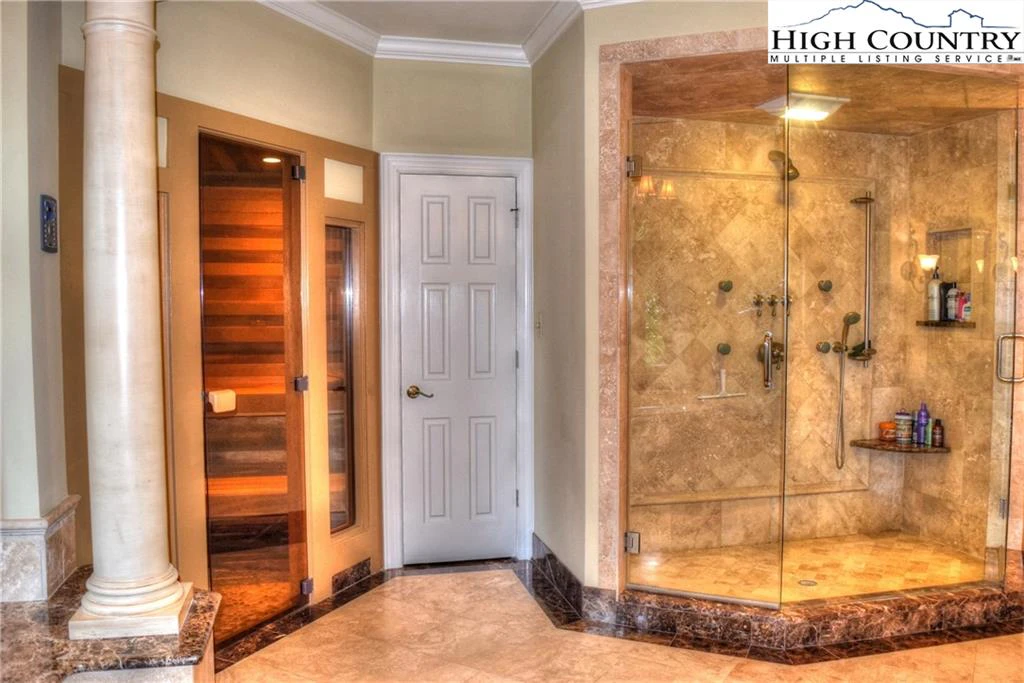 Image number 21 for the current listing