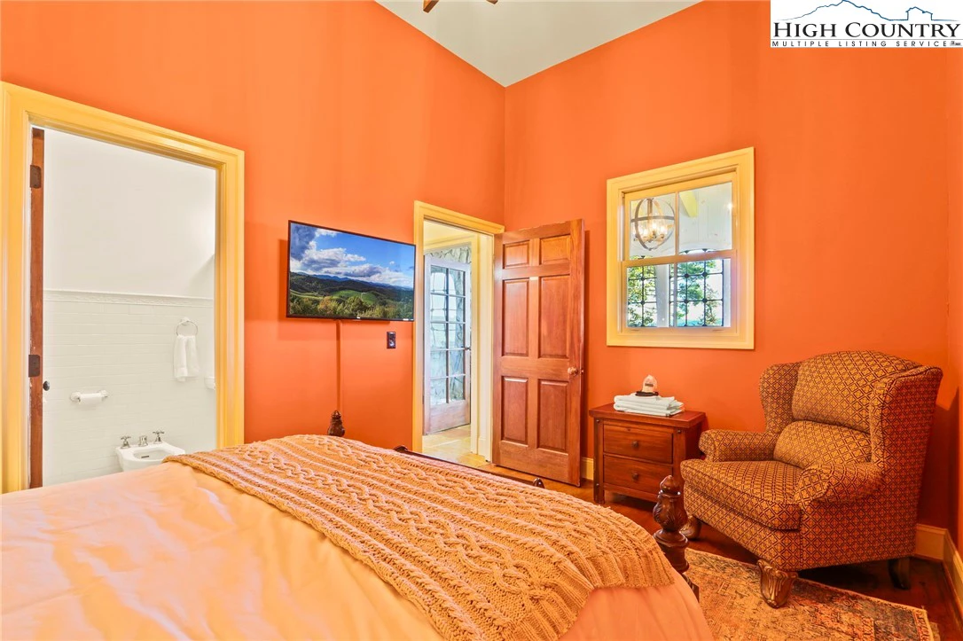 Image number 5 for the current listing