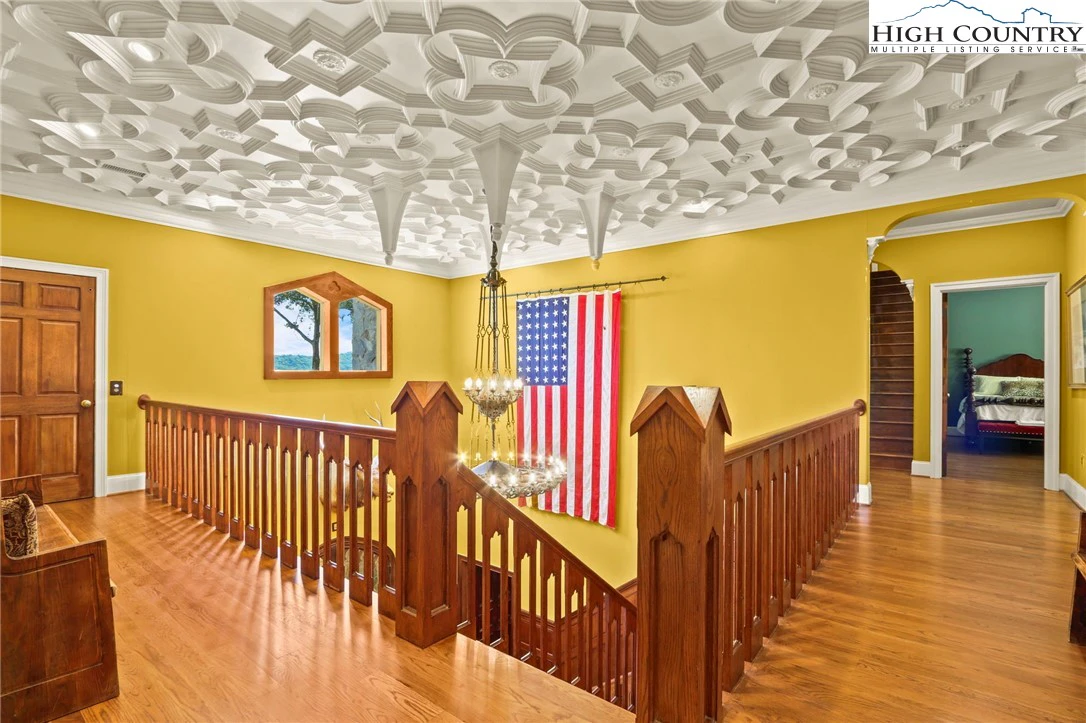 Image number 7 for the current listing