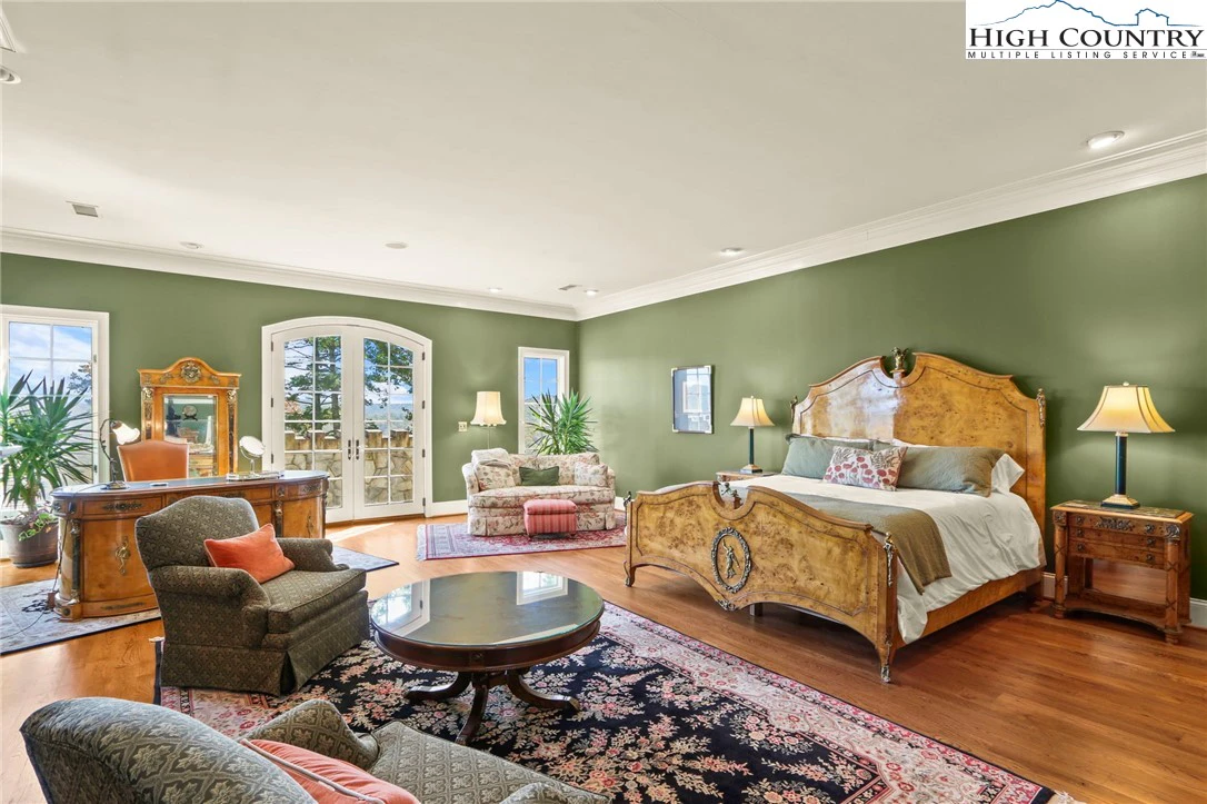 Image number 9 for the current listing