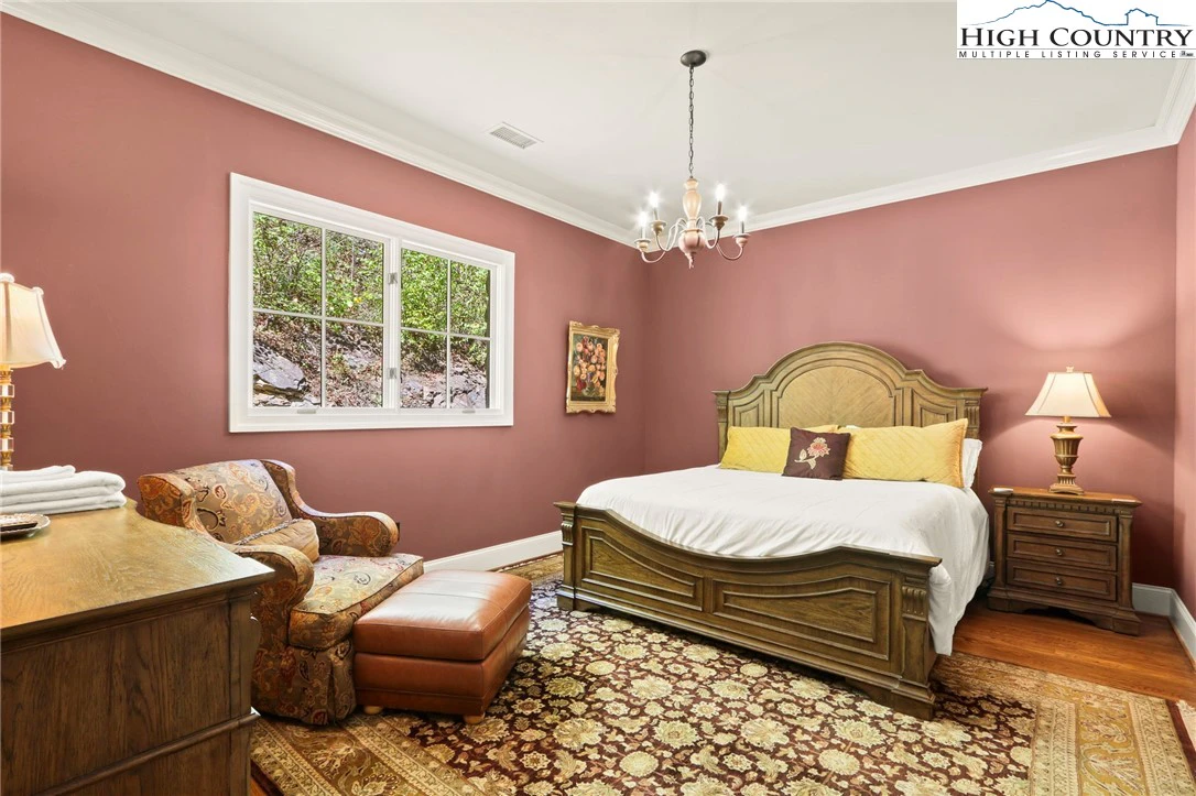 Image number 19 for the current listing