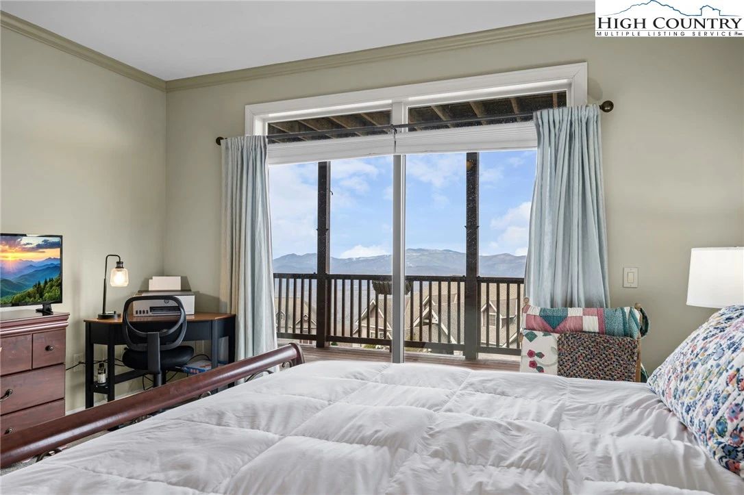 Image number 4 for the current listing
