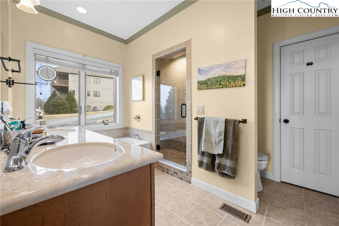 Image number 5 for the current listing
