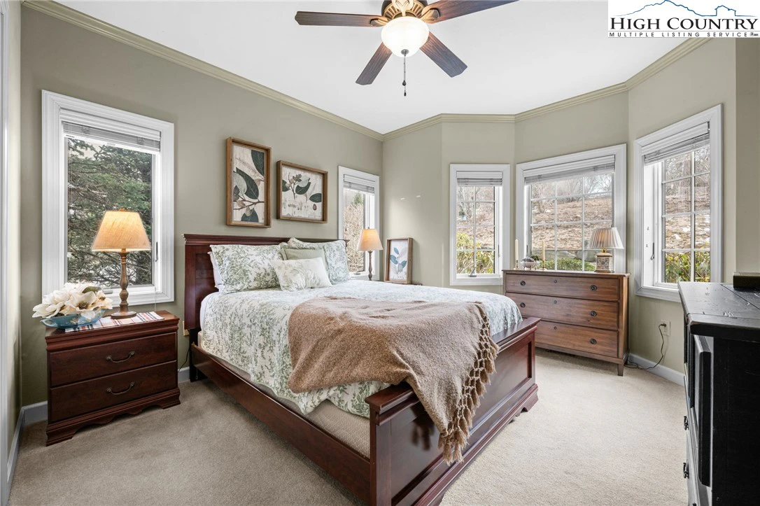 Image number 9 for the current listing