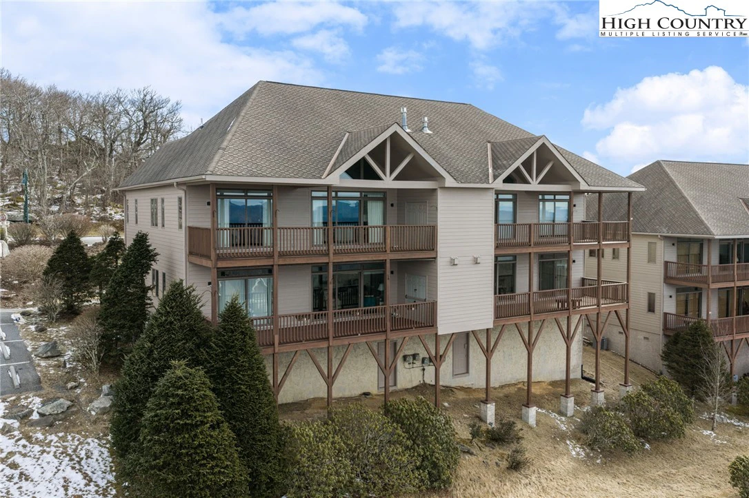 Image number 14 for the current listing