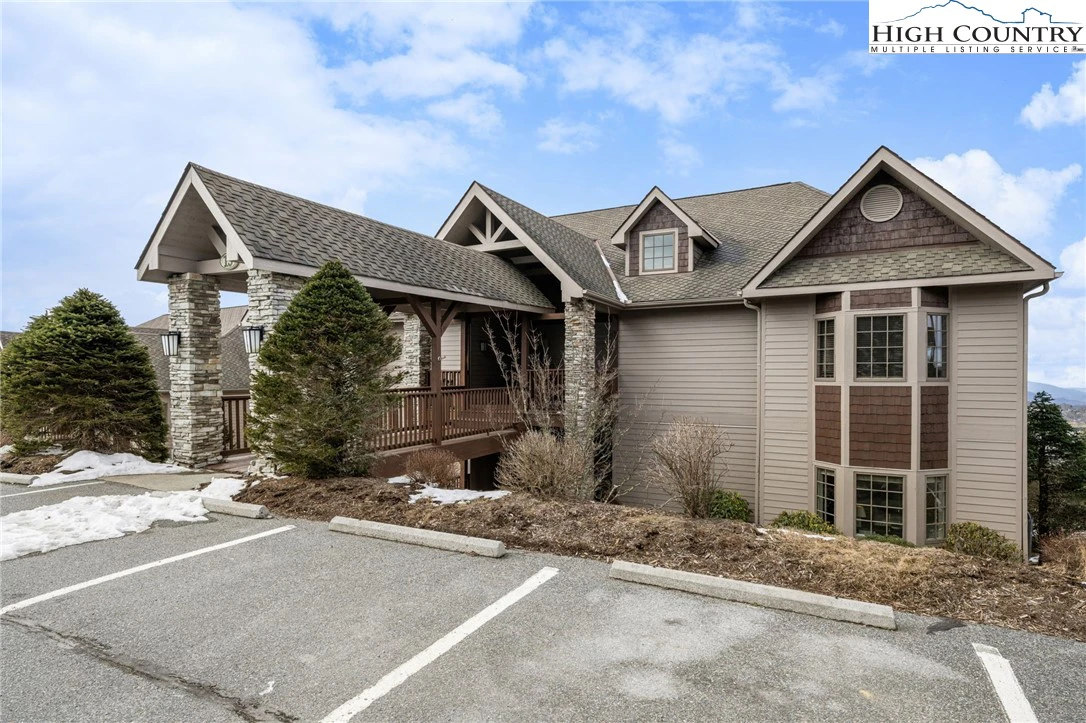 Image number 15 for the current listing