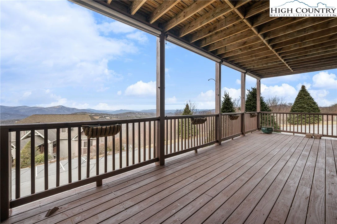Image number 1 for the current listing