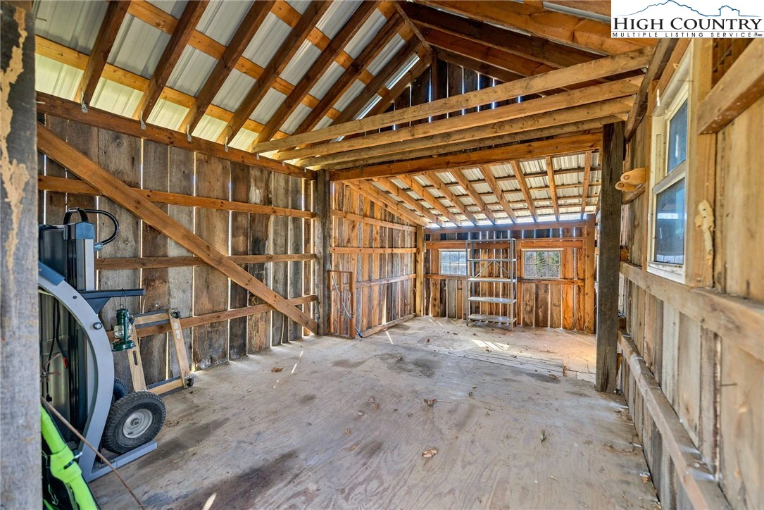 Image number 21 for the current listing