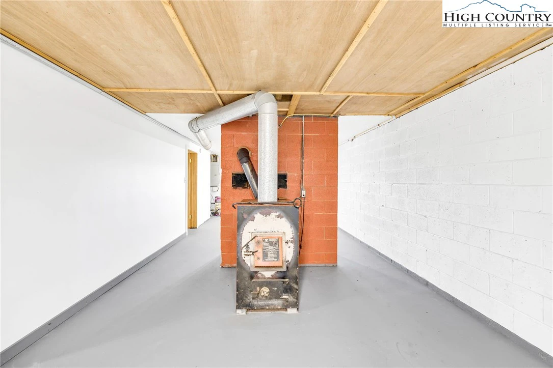 Image number 11 for the current listing