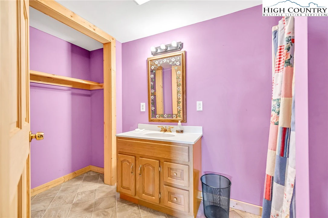 Image number 2 for the current listing