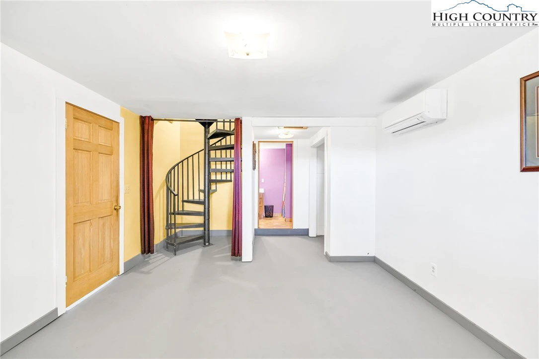 Image number 16 for the current listing