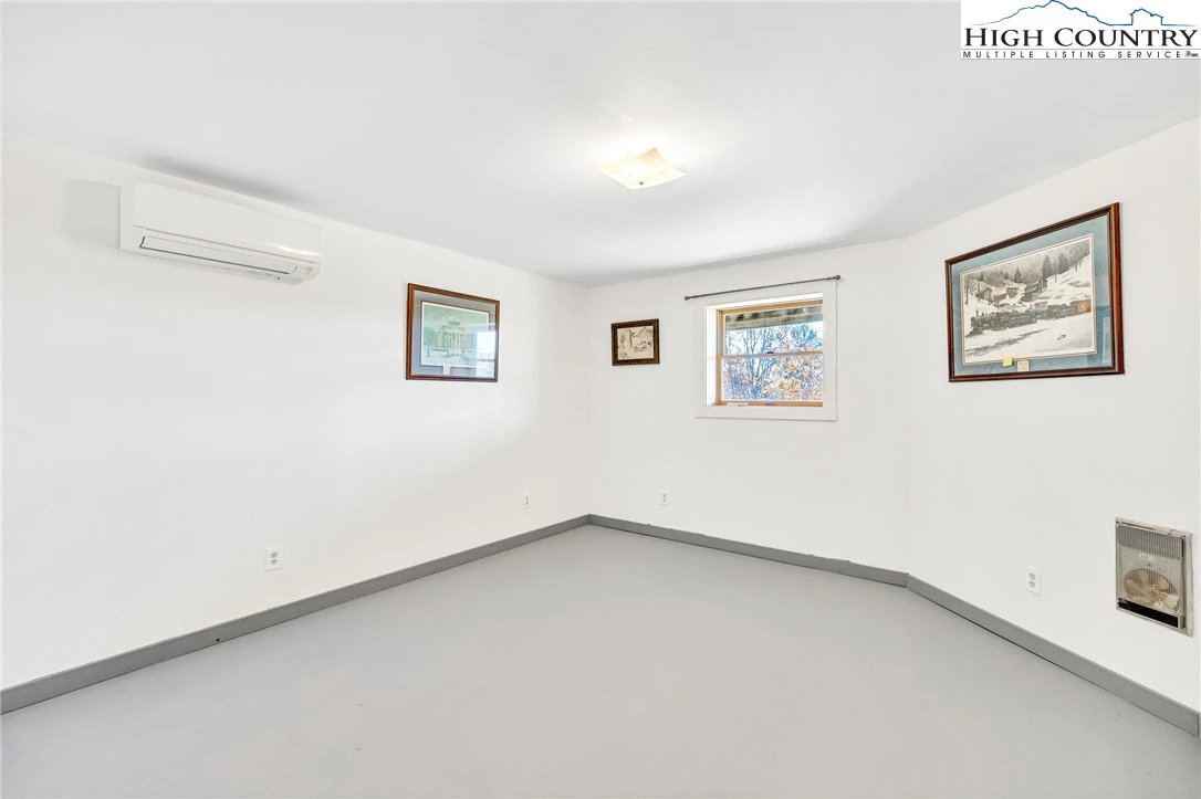 Image number 18 for the current listing