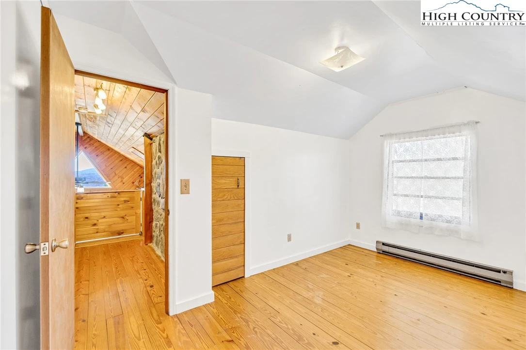 Image number 5 for the current listing