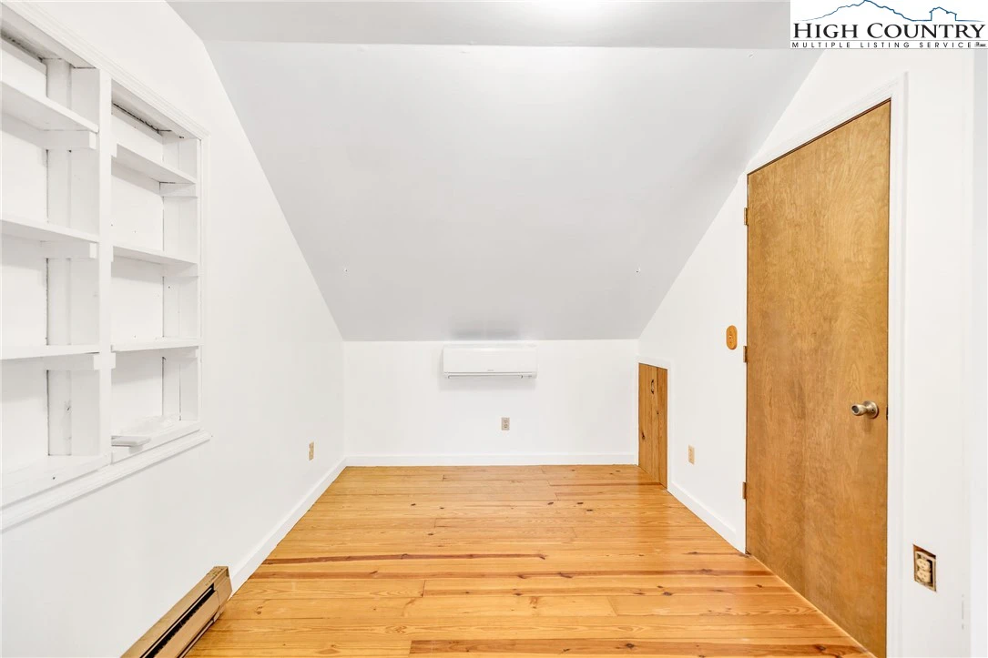 Image number 6 for the current listing