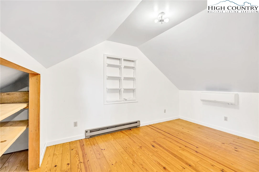 Image number 7 for the current listing