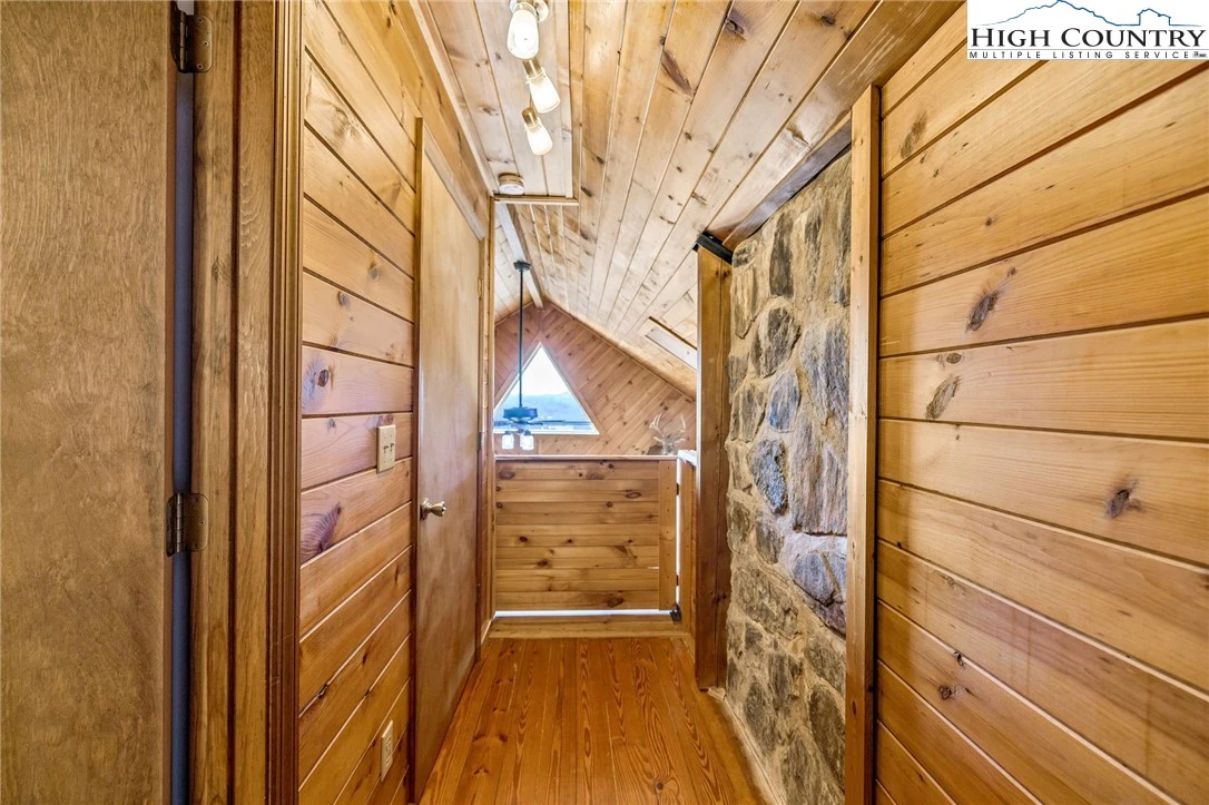 Image number 3 for the current listing