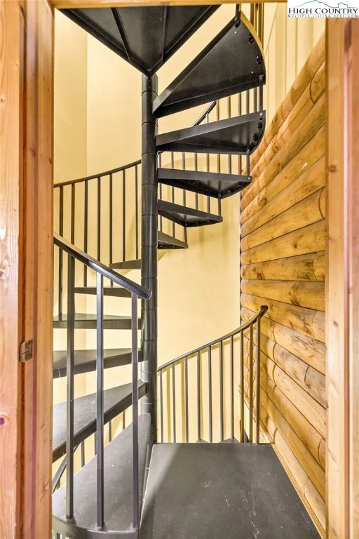 Image number 10 for the current listing