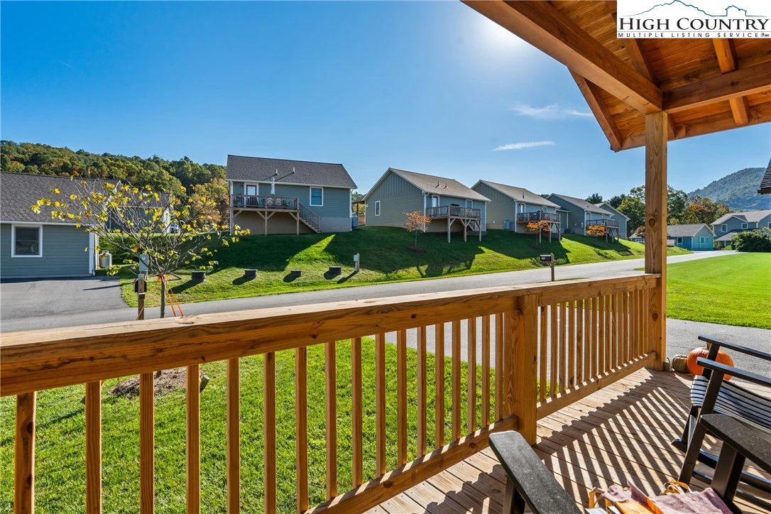 Image number 19 for the current listing