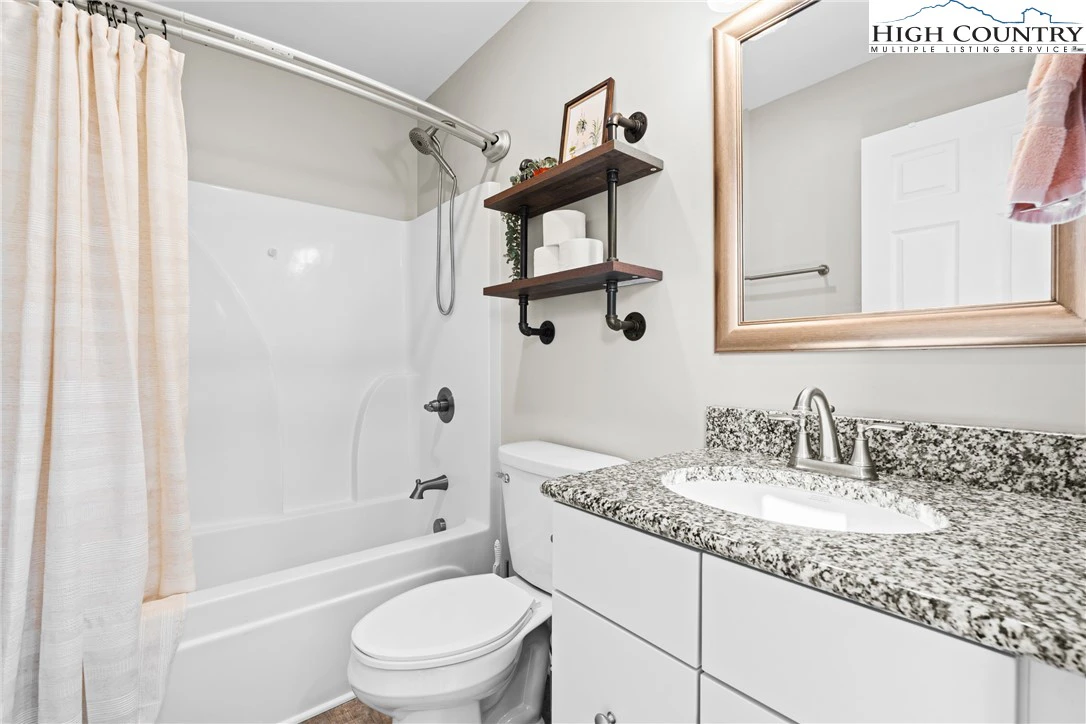 Image number 9 for the current listing