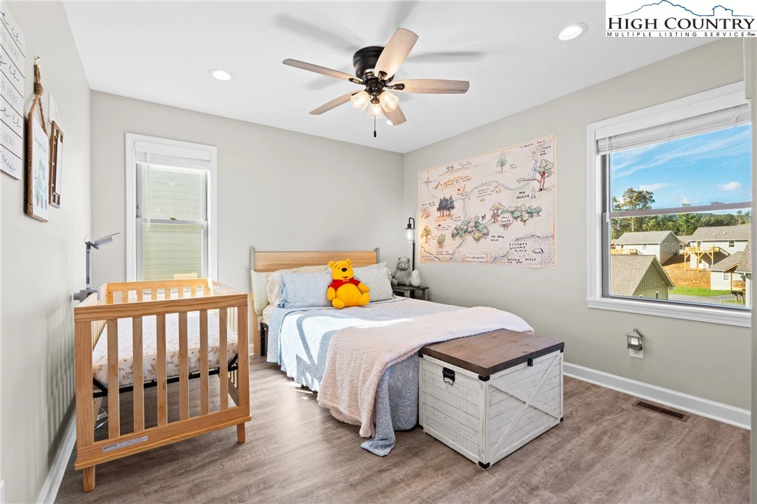 Image number 8 for the current listing