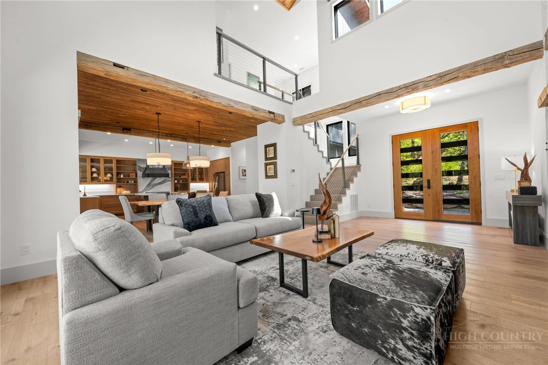 Image number 8 for the current listing