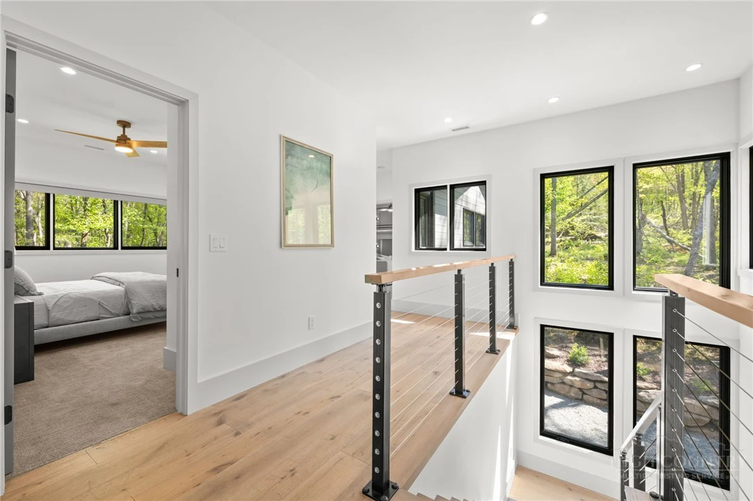 Image number 17 for the current listing