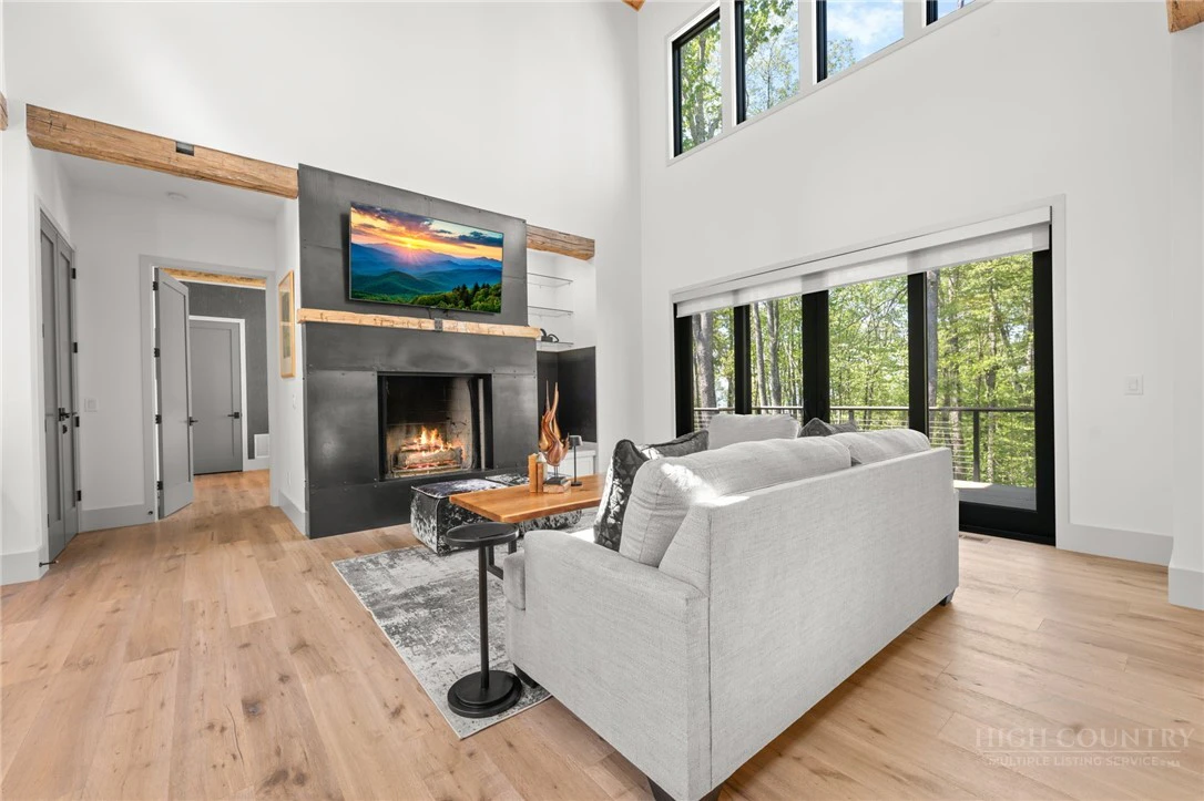 Image number 6 for the current listing