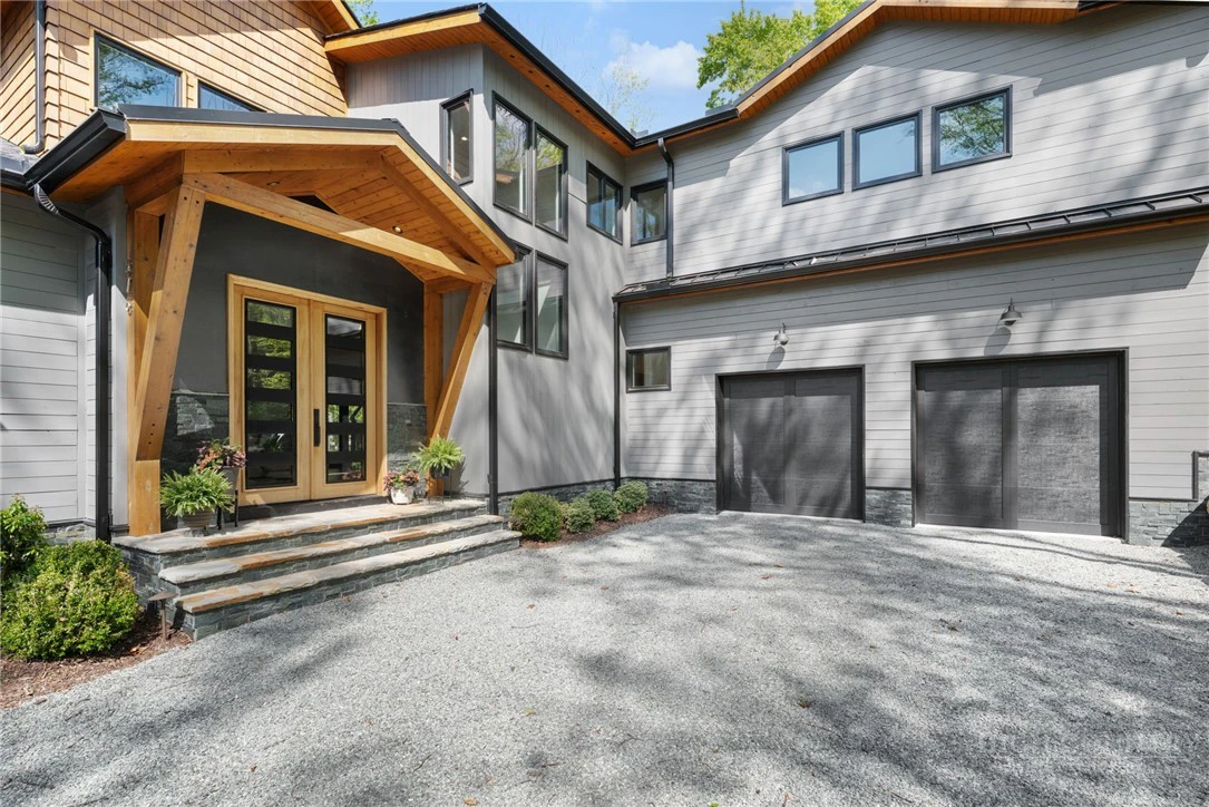 Image number 2 for the current listing