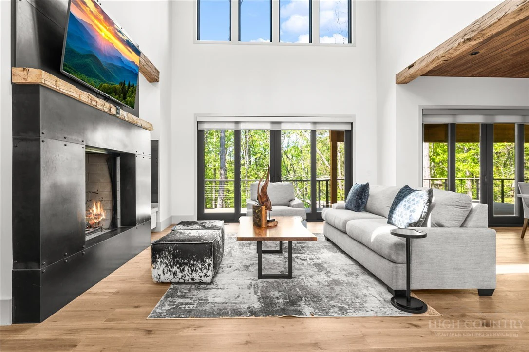 Image number 5 for the current listing