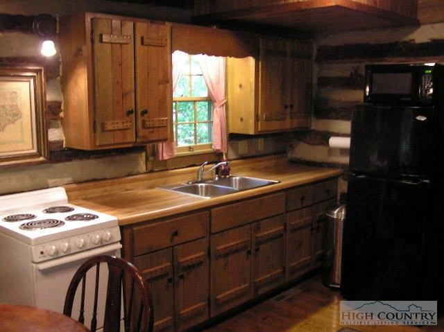 Image number 4 for the current listing
