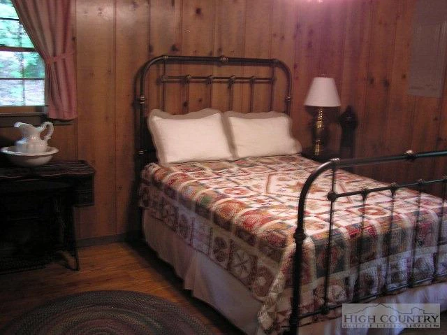 Image number 6 for the current listing