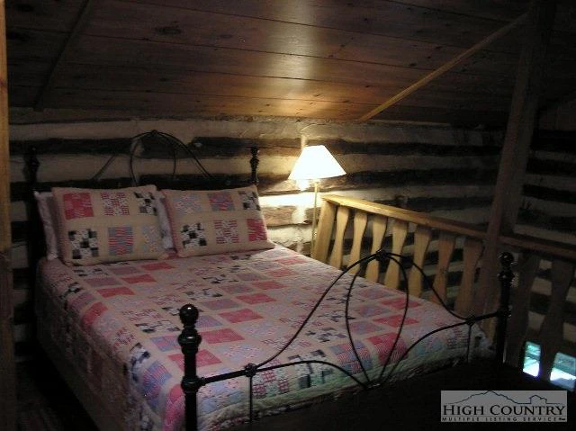 Image number 7 for the current listing