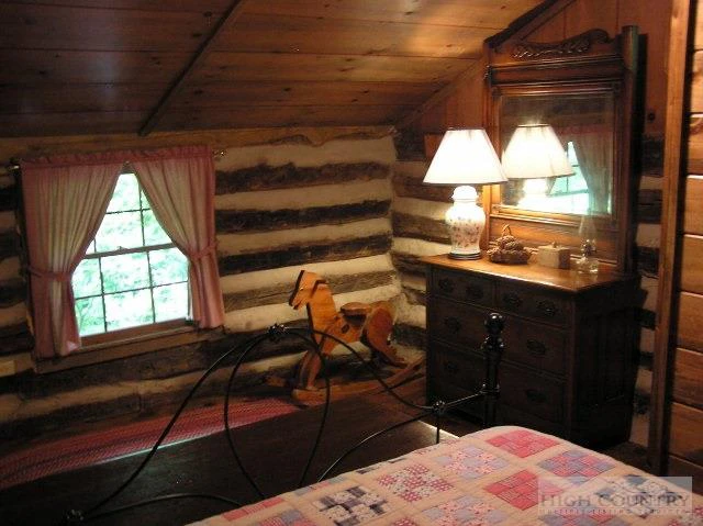 Image number 8 for the current listing