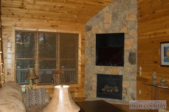 Image number 8 for the current listing