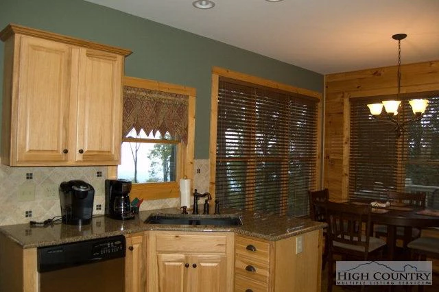 Image number 5 for the current listing
